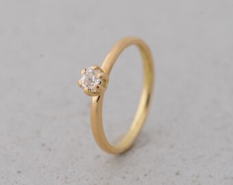 Engagement ring with claw setting made of 585 yellow gold