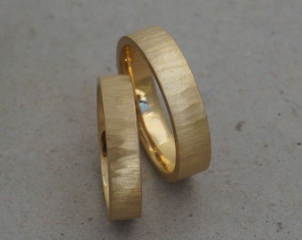 Wedding rings yellow gold, straight, hammered structured