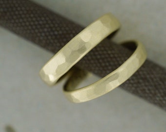 Yellow gold wedding rings (333) | hammered