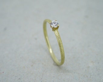 Yellow gold engagement ring (585) with diamonds in claw setting