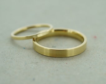 Straight wedding rings made of yellow gold, plain, matt