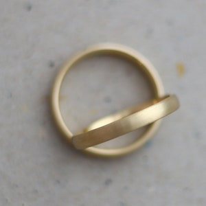 Fairtrade narrow wedding rings 3 mm and 4 mm yellow gold 585 750 oval matt polished classic rounded the same width Miret Stehle Hamburg