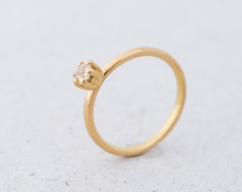 Engagement ring made of 585 yellow gold with claw setting