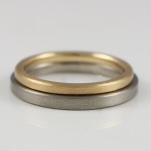 simple wedding rings 585 white and yellow gold 2 mm and 3 mm wide angular goldsmith Ina Stehle Ina Miret Hamburg