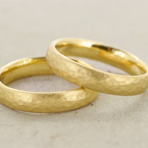 Wedding rings yellow gold hammered wedding rings rounded oval Hamburg