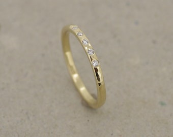 Narrow ring with diamonds