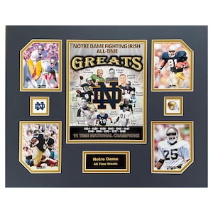 Collage de 16 x 20 pulgadas con las mejores figuras de todos los tiempos del fútbol americano universitario de la Universidad de Notre Dame, los Fighting Irish y los Irish de la NCAA.