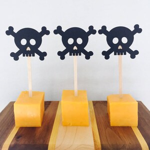 15 Skull Crossbones Halloween Appetizer Picks: Scary Party Decor