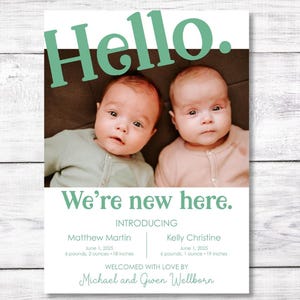 Tarjetas de anuncio de nacimiento de gemelos (niño y niña), divertidas tarjetas de nacimiento, modernas, verde y blanco, 5x7, impresas o digitales.
