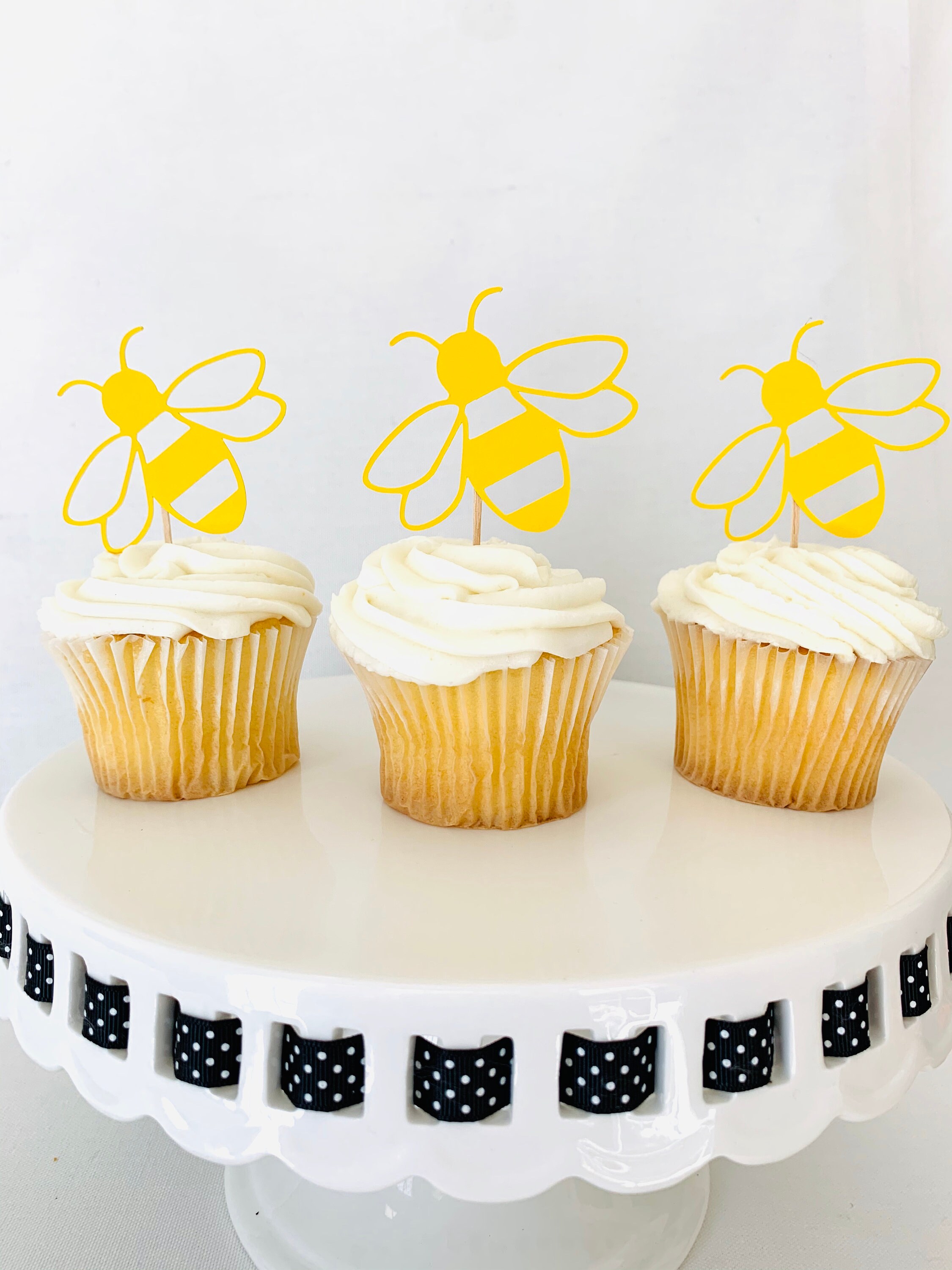 24 BUMBLE BEE EDIBLE Sugar Cupcake or Cake Toppers by Decopac Bee  Decorations for Party Desserts, Birthdays, Spring Themed Party 