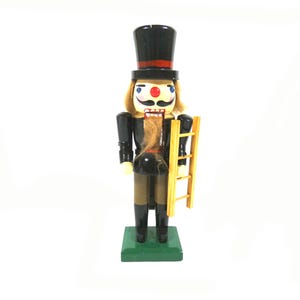 Erzgebirge figure,  Beautiful  vintage handpainted wooden german nutcracker, kuhnert erzgebirge gardist nutcracker