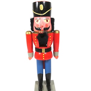 Erzgebirge figure beautiful vintage hand painted wooden German nutcracker,  erzgebirge soldier nutcracker. ore mountains