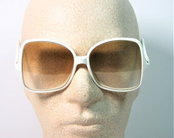 Sixties sunglasses, retro sunnies, plastic oversized vintage sunglasses