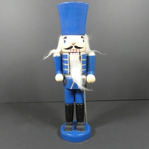 Erzgebirge figure,  Beautiful  vintage handpainted wooden german nutcracker, kuhnert erzgebirge gardist nutcracker