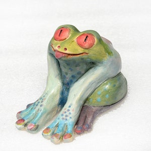 Rana in ceramica. Statuetta di animale unica nel suo genere, decorazione stravagante per la casa proveniente da Israele. Fermacarte fatto a mano, colorato, decorazione per studio/scaffale. Spedizione gratuita.