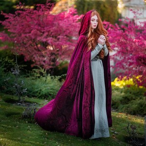 Samt Fantasy Umhang, Magenta roter Kapuzenumhang, Halloween Kleidung, LARP Kostüm