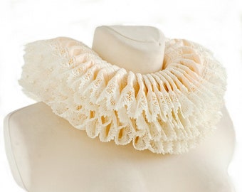 Creamy Elizabethan neck ruff, Tudor ruffled collar, Historical Elizabethan Collar