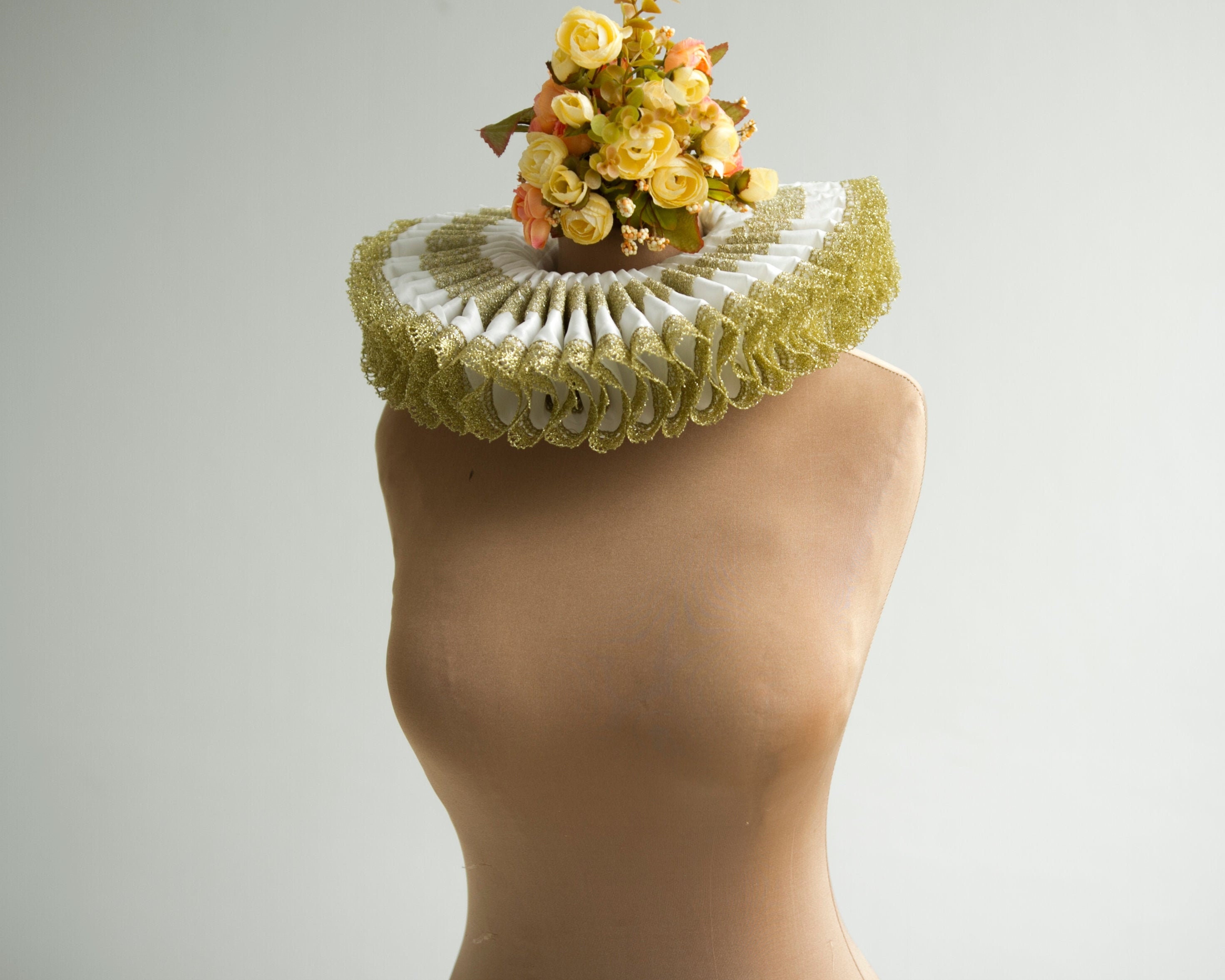 Elizabethan Neck Ruff, White and Gold Tudor Neck Ruff