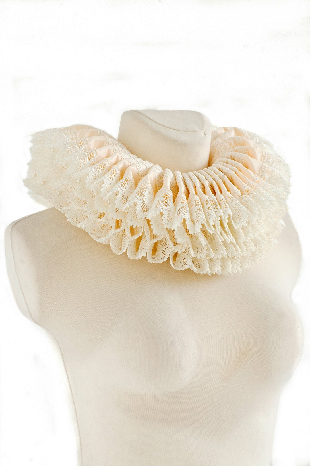 Creamy Elizabethan Neck Ruff, Tudor Ruffled Collar, Historical