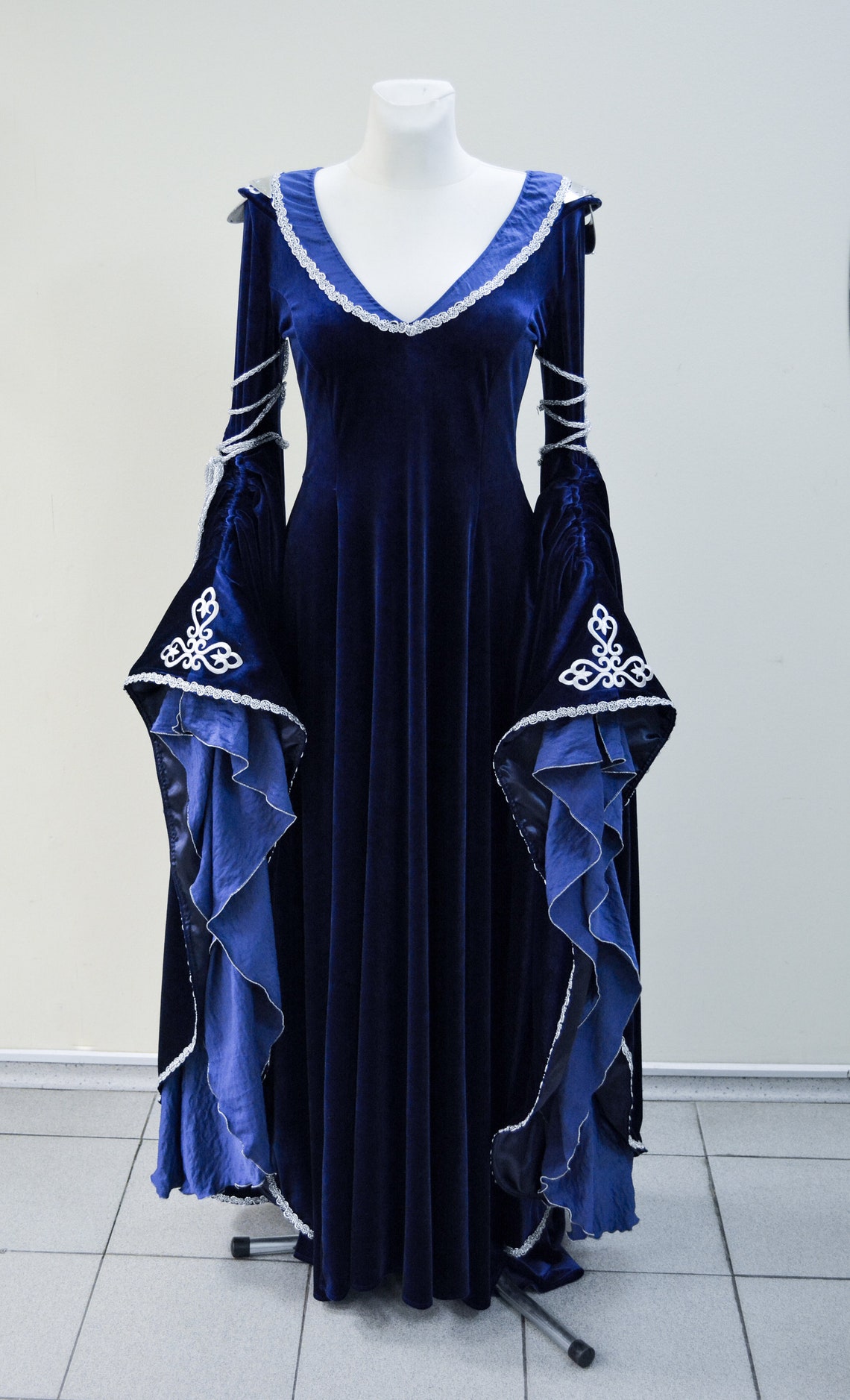 Robe elfe bleu nuit robe de mariée elfique Fantasy costume Etsy Robe elfe bleu nuit robe de mariée elfique Fantasy costume Etsy