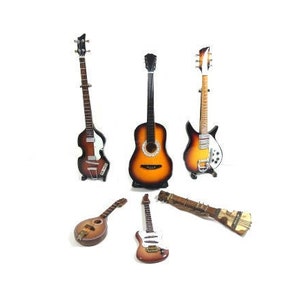 1 Vintage Mini String Instrument Guitar Bas Guitar Banjo Sitar Miniature Music Instrument Mini Small Doll Supplies