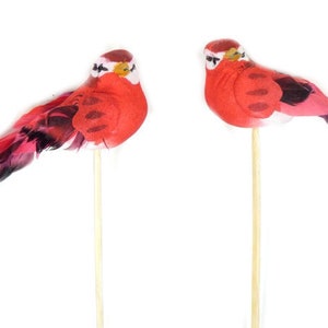 2 pájaros rojos en palos pluma pájaros falso chatarra artificial reservando sombrero embellecimientos torta topper pájaros artificiales aves artificiales