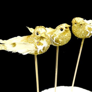 3 pájaros de purpurina de oro falsas aves de plumas artificiales ramo corona casco sombrero adorno flor de hadas arreglo de la corona