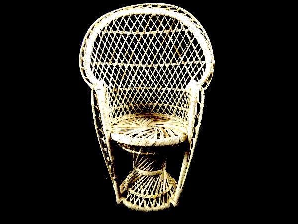 1 Big Vintage White Wicker Peacock  Doll Chair Fairy Mini Garden Doll House Chair Furniture Doll Supplies