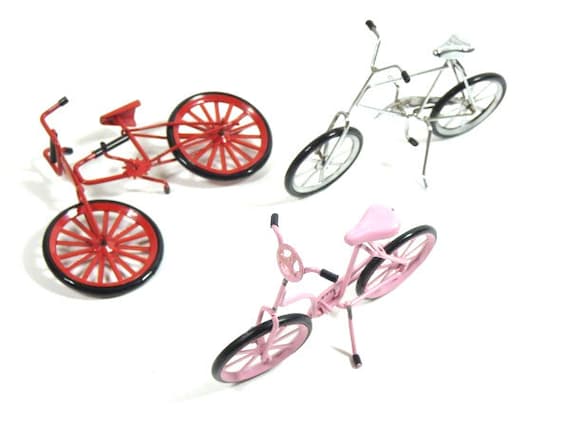 Maßstab 1:12 Metall Fahrrad Fahrrad Puppenhaus Garten Dekoration Rosa 