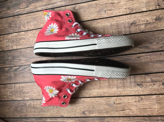 red daisy converse
