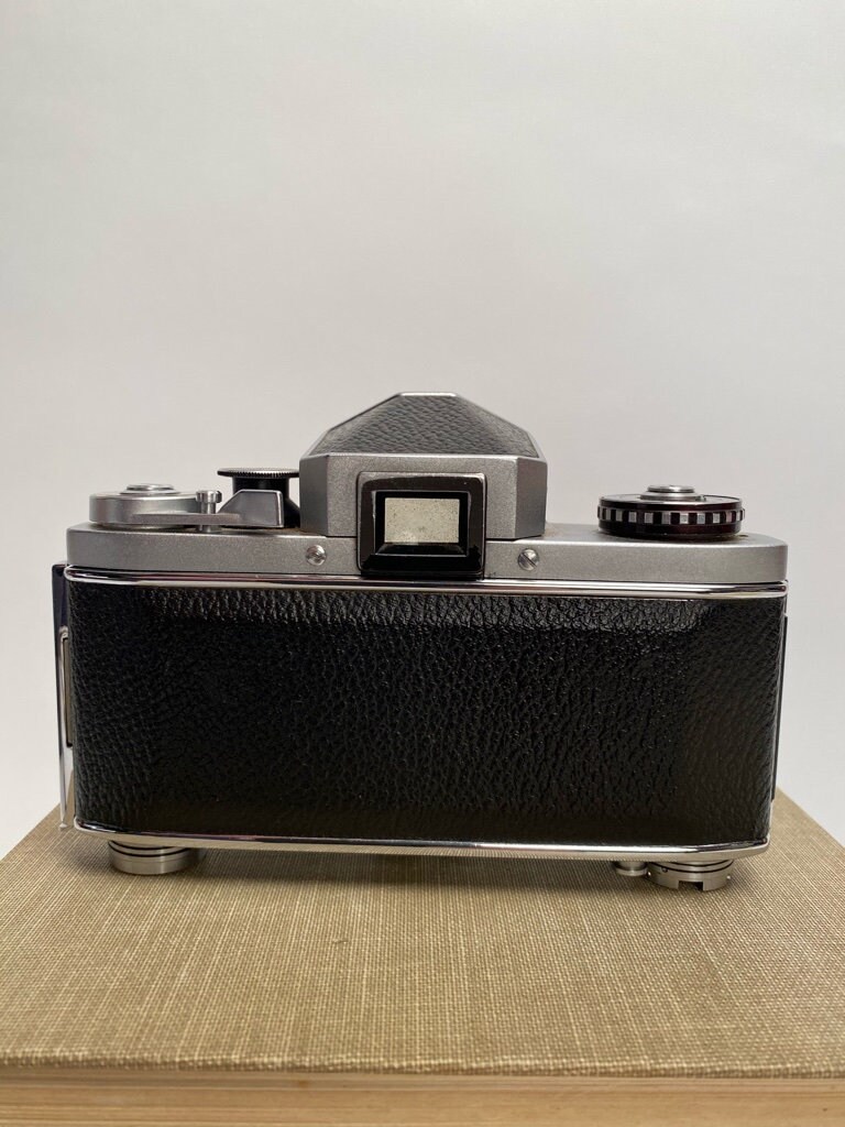 Exakat VX 1000 35mm Film Camera Pentaprism Viewfinder With Original Box