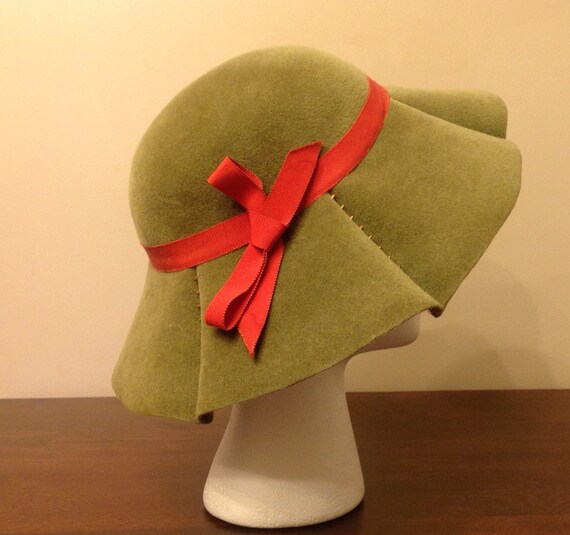 FREE SHIPPING! Dachettes' petal hat designed by Li