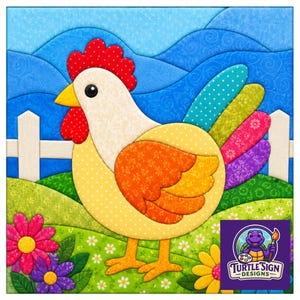 Puede incluir: Una colorida ilustración estilo tela de una gallina con cresta roja, cabeza blanca y cuerpo amarillo, con alas naranjas y una cola multicolor. La escena incluye una valla blanca, colinas verdes y flores, con un logo de Turtle Sign Designs.