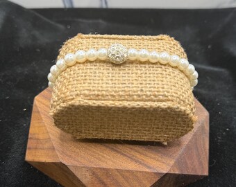 シルバー風ラウンドチャーム付きレディースフェイクパールブレスレット