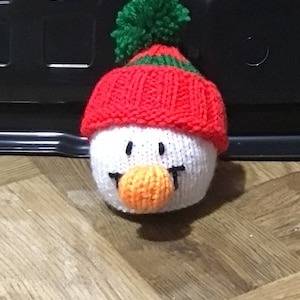 Ein Paar weihnachtliche Schokoladen-Orangen-Deckel