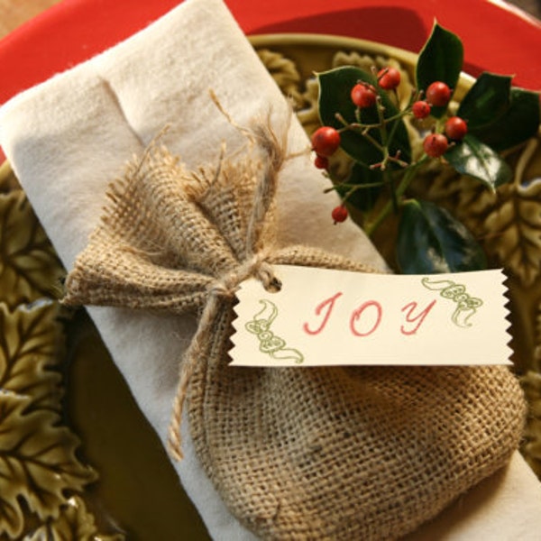 12 Holiday Burlap favor bags / Name cards