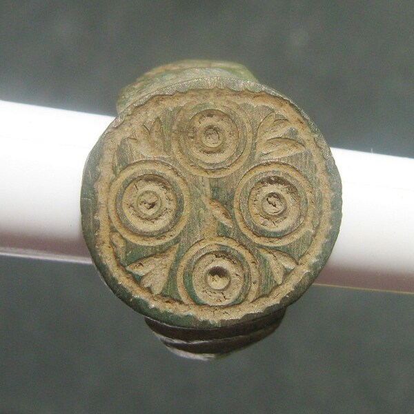 Antike Bronze ring 16-17 AD