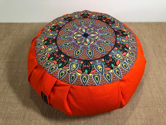 Meditation cushion: zafus with traditional motifs