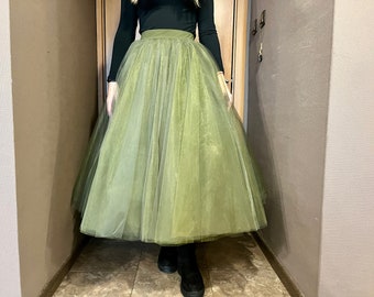 Green Tulle Skirt with Pockets/ Party Skirt/ Wedding Skirt/ Quality Tulle Skirt/Tea Length Christmas  Tulle Skirt/ Midi Skirt