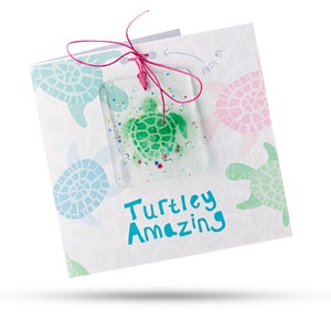 Turtle Fusing Glass Greeting (Colourful) - Grußkarte mit Glasgeschenk im Anhang