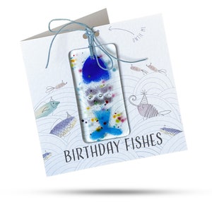 Peces de cumpleaños (lineal): tarjeta de felicitación con regalo de vidrio fundido adjunto