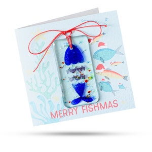 Feliz Peixe (Peixe Papai Noel) - Cartão de felicitações com presente de vidro fundido anexado