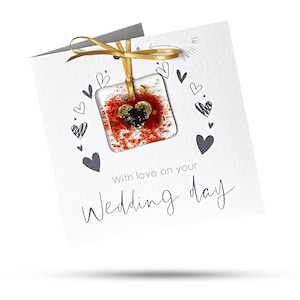 Herradura de corazón para bodas: tarjeta de felicitación con regalo de vidrio fundido adjunto