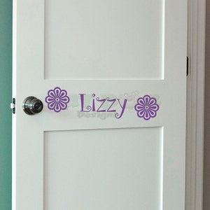 Girl&#39;s Personalized Flower Name Decal, Girls Door Sign, Girl Name Sticker, Vinyl Name Sticker, Daisy Flower, Door Letters, Vinyl Door Decal
