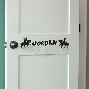 Nom de porte enfant chevalier, décoration chevalier, nom d&#39;enfant, sticker mural enfant, sticker pour porte d&#39;enfant, nom de porte d&#39;enfant, nom personnalisé