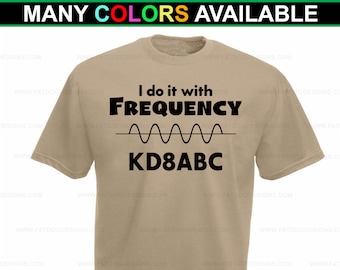 Ham Radio Amateur Radio Aangepaste roepnaam Doe het met frequentie T-shirt met korte mouwen (S-6XL) Gepersonaliseerde roepnaam Shirt, Ham Radio Shirt