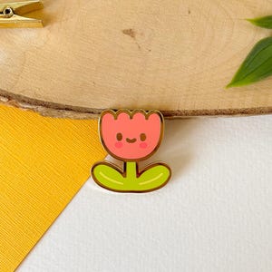 Kleiner Tulpen Pin | Illustration, digitale Kunst, kawaii, Pins, Emaille Pin, Brosche, Blumen, Tulpen, Sammlerstücke