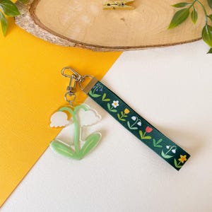 In bloei: sleutelhanger met sleutelkoord | Digitale kunst, Stickers, Illustratie, kawaii, lelietje-van-dalen, bloemen, madeliefje, tulp, seringen
