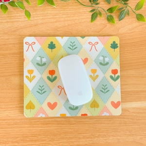 Wiosenna kołdra kwiatowa – prostokątna podkładka pod mysz // podkładka pod mysz, urocze akcesoria na biurko, ilustracja, cottagecore, słodka, kawaii