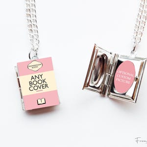 Collar con medallón, libro en miniatura, plata y oro. Regalo personalizado para autores, amantes de los libros, ratones de biblioteca y amantes de los libros.